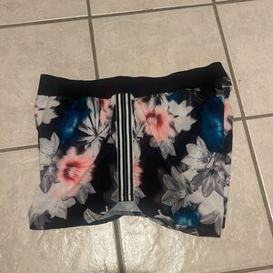 Women’s Xersion Lined Running Floral Breathable Shorts Size Large w/Pockets